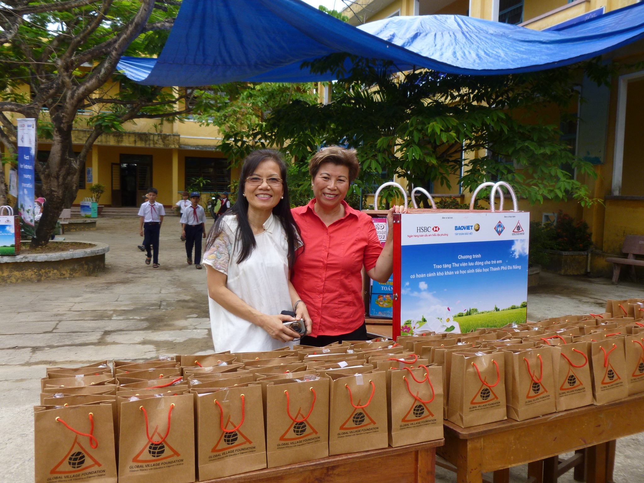 Read more about the article Lam Nguyen Donates Gifts to Empower Children